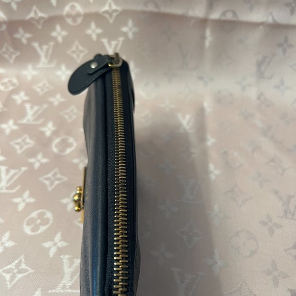 CHLOE Elsie Long Black Leather Wallet with Gold Tone Hardware - Picture 9 of 12